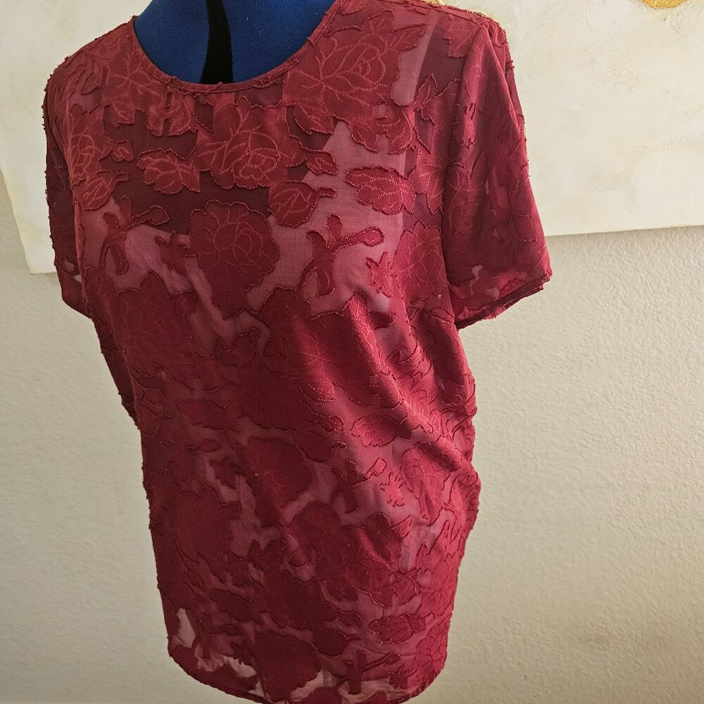 Torrid 2 Red Burgundy Floral Lace Sheer Plus Size 2X Short-Sleeve Blouse Top